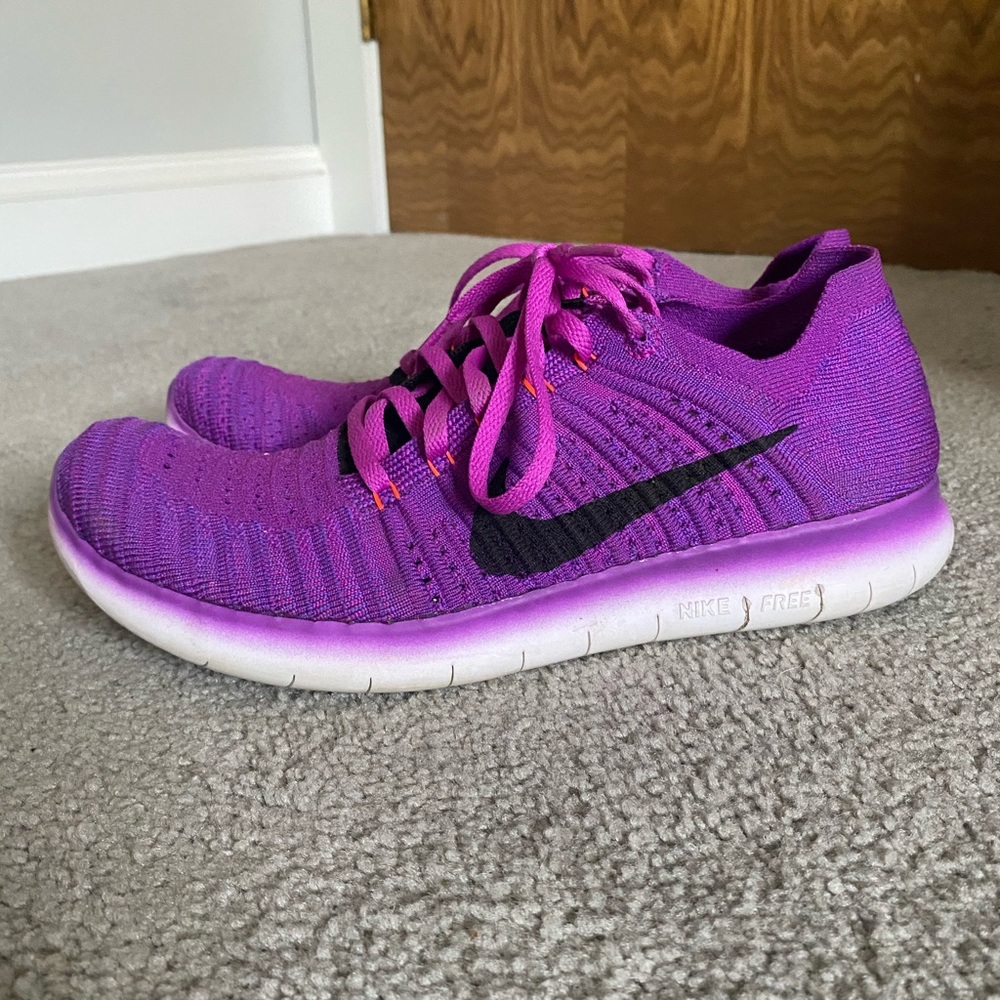 Nike Fly Knit Free Runs